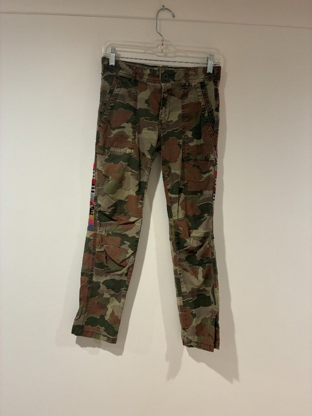 Anthropologie Pilcro The Wanderer Camo Embroidered Side Stripe Pants 25